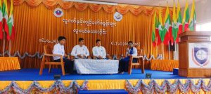 လူငယ်စကားဝိုင်းကျင်းပခြင်း