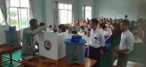ရန်ကုန်တိုင်းဒေသကြီး အရှေ့ပိုင်းခရိုင်ရွေးကောက်ပွဲကော်မရှင်အဖွဲ့ခွဲမှ အစိုးရနည်းပညာကောလိပ်(တောင်ဒဂုံ)မှ ဆရာ/ဆရာမများနှင့်ကျောင်းသား/သူများအား မြန်မာအီလက်ထရောနစ်မဲပေးစက်အသိပညာပေးခြင်းနှင့် လက်တွေ့စမ်းသပ်မဲပေးလေ့လာခြင်းအခမ်းအနားကျင်းပခြင်း