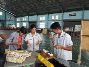 B.Tech ပထမနှစ် EP မှ ကျောင်းသား ကျောင်းသူများ မေဂျာဘာသာရပ် လက်တွေ့သင်ကြားကြခြင်း